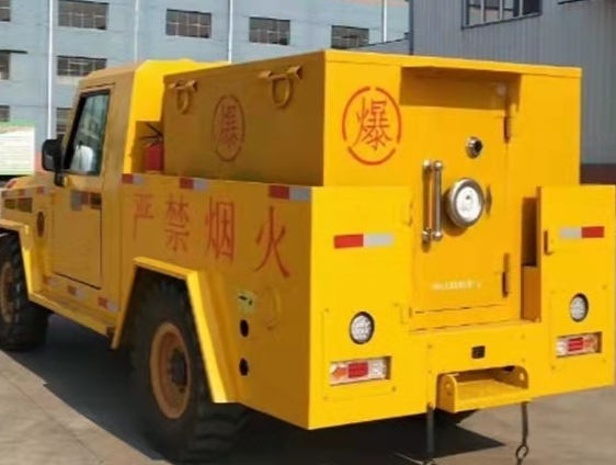 扎鲁特凯龙爆破器材运输车：保障爆破任务的安全运行